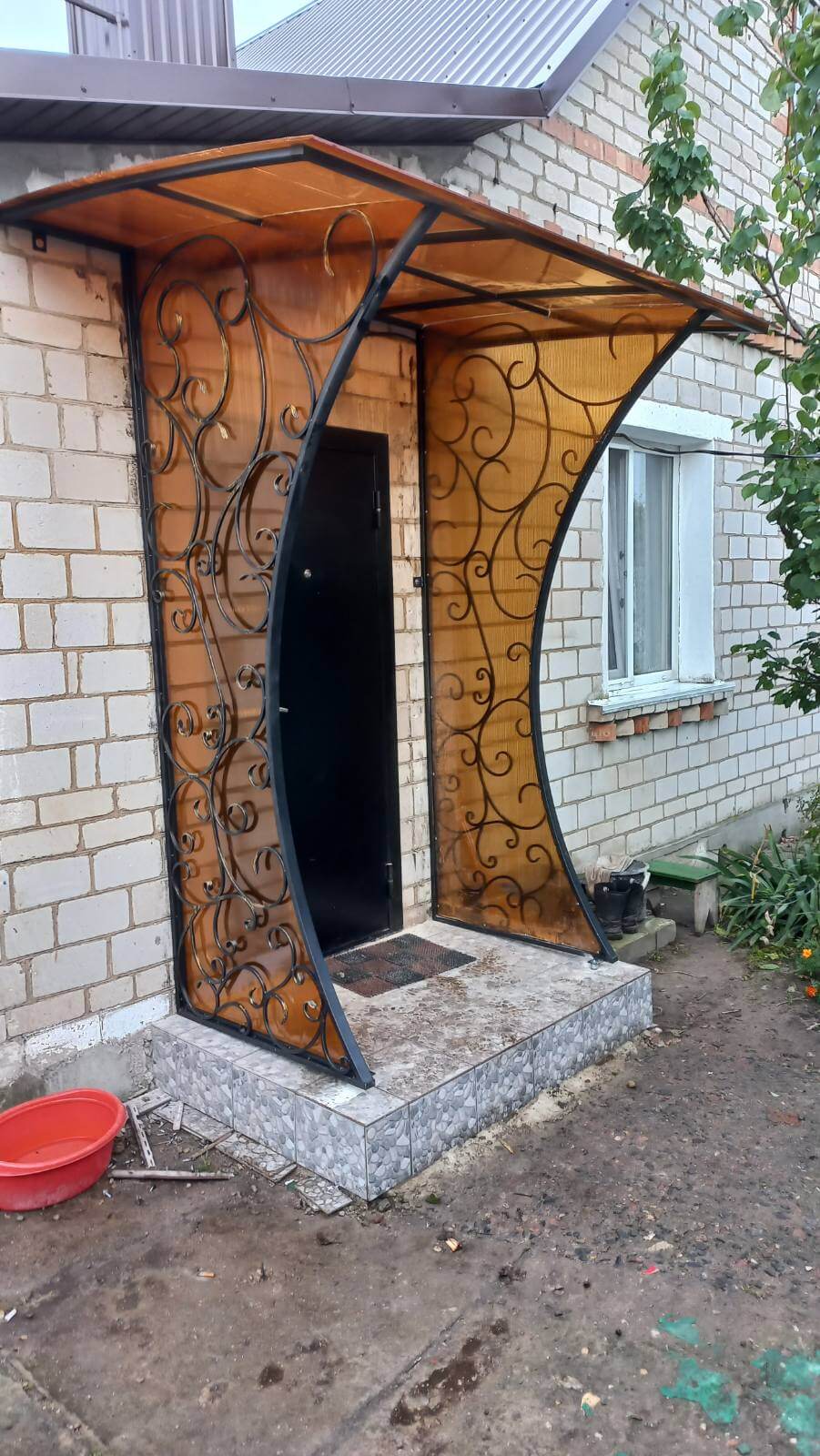Козырек из металла 2
